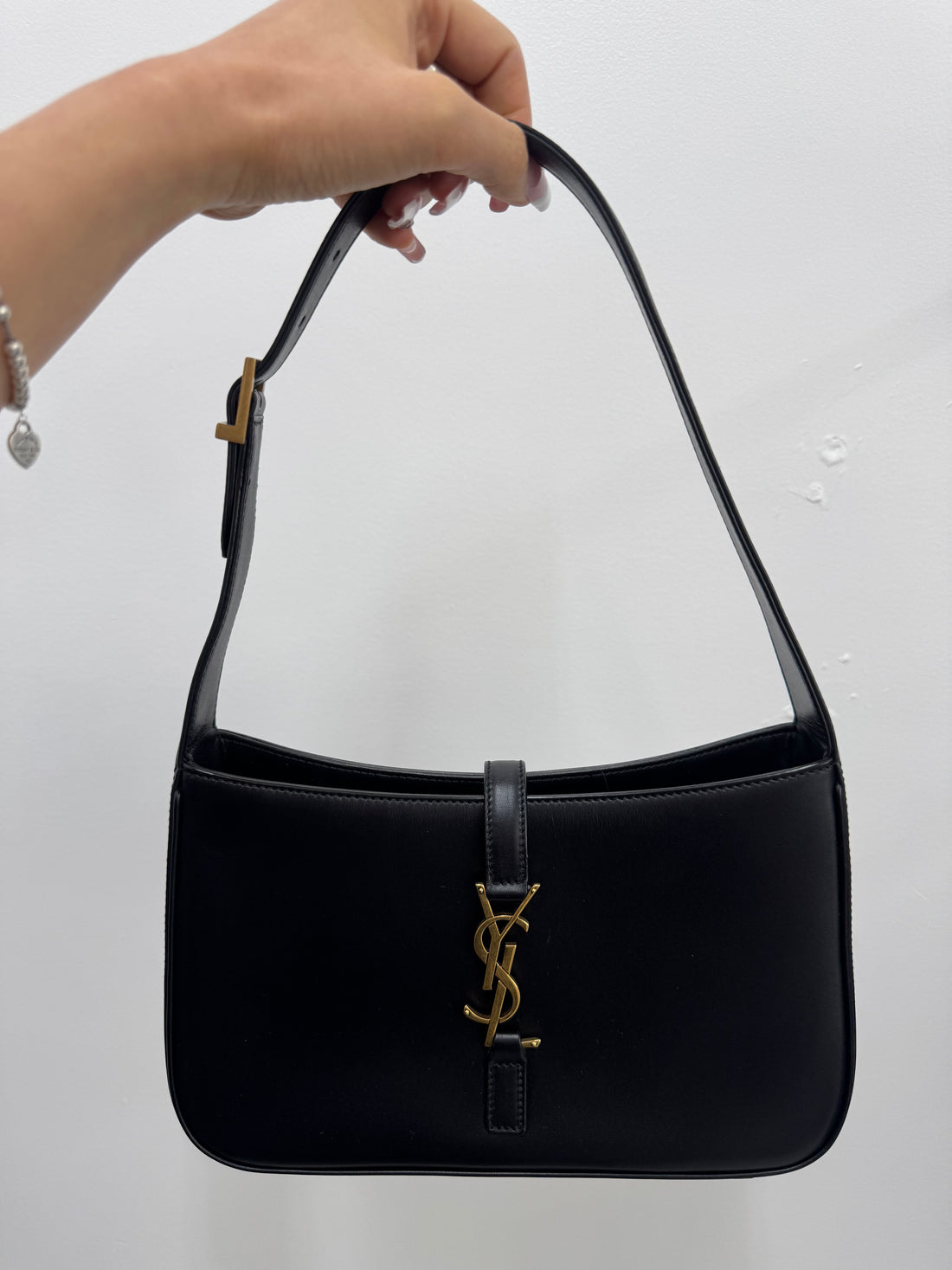 SAINT LAURENT LE 5 À 7 IN SMOOTH LEATHER