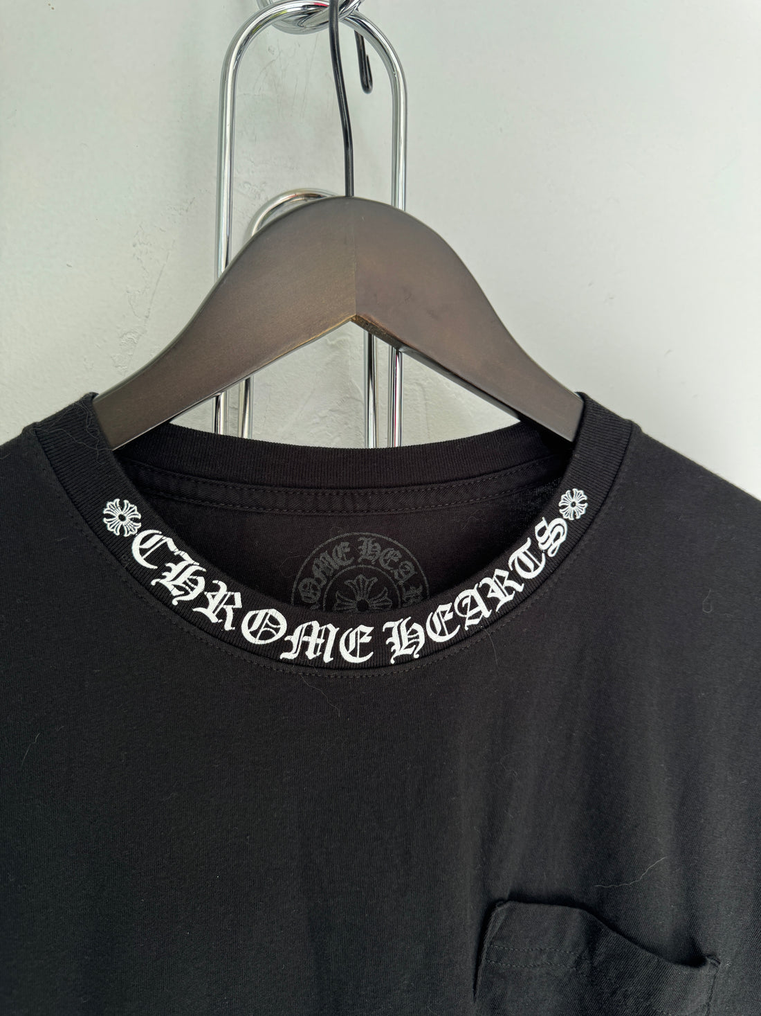 CHROME HEARTS NECK LOGO POCKET TEE