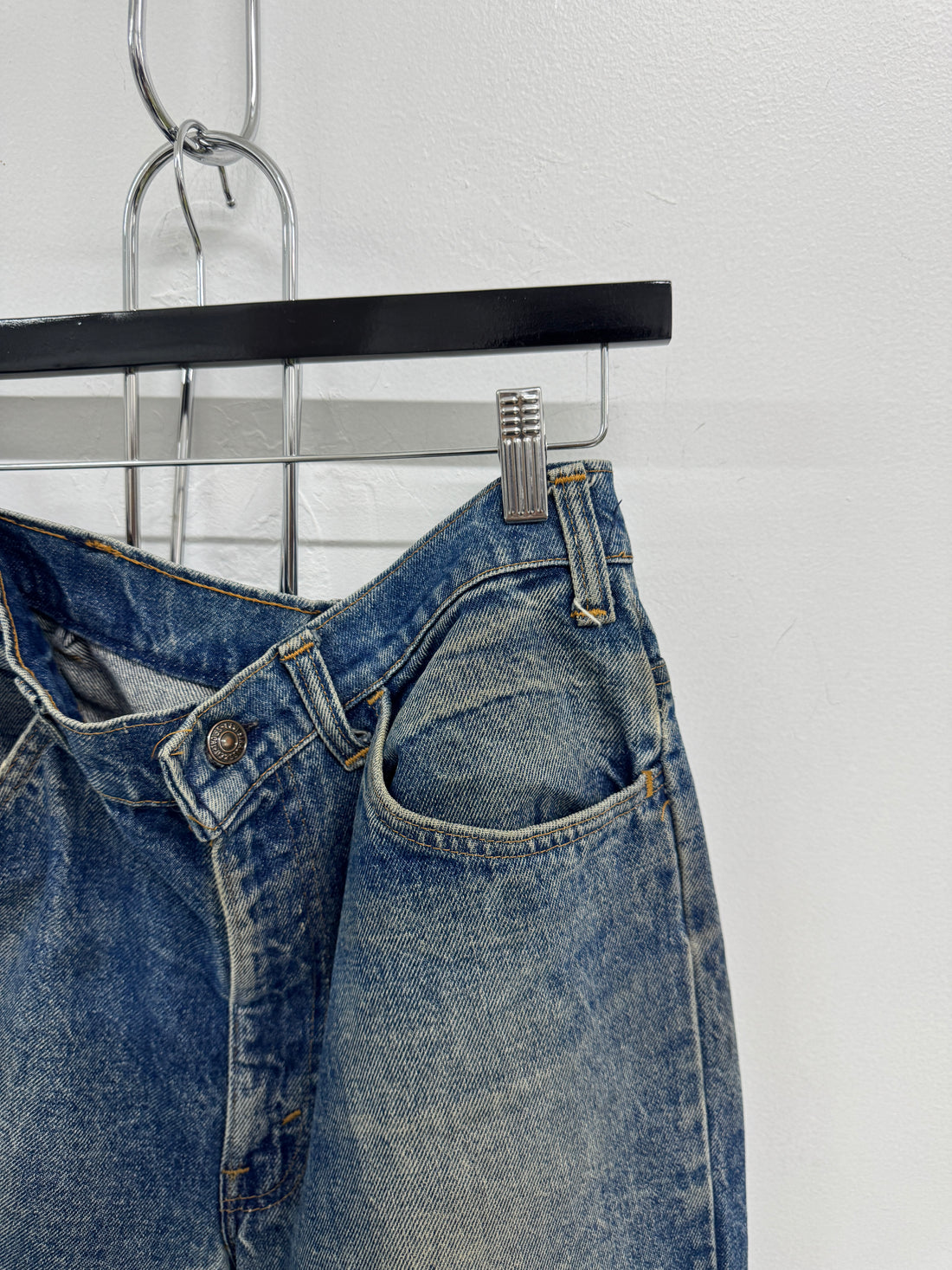 LEVIS ORANGE TAB JEANS