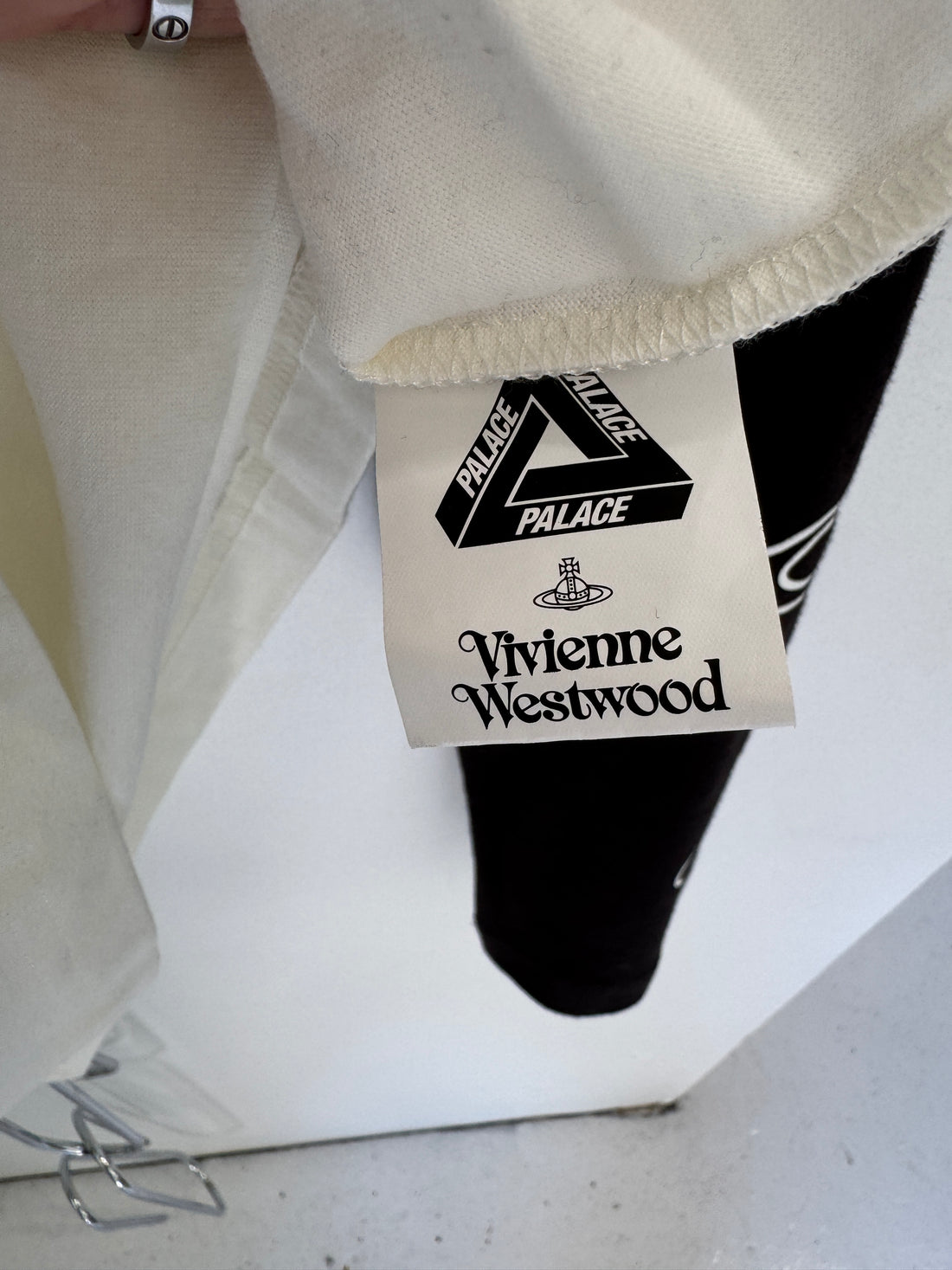 PALACE X VIVIENNE WESTWOOD RAGLAN L/S T-SHIRT