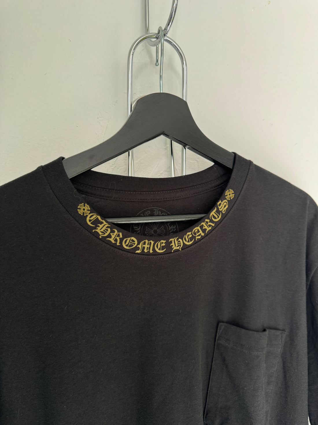 CHROME HEARTS GOLD NECK LOGO TEE